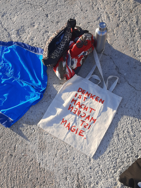 my beach setup with tote bag by kathiavonroth.de